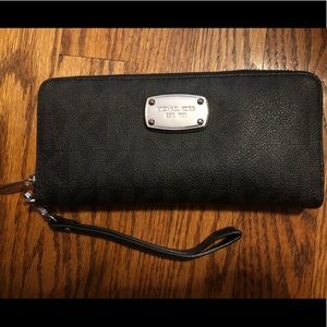 Jet Set Travel Leather Continental Wallet
